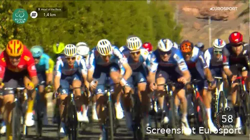 Eekhoff looks over his shoulder and lets Welten and Van Uden pass.