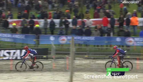Nieuwenhuis and Ronhaar were still together in the opening stages.