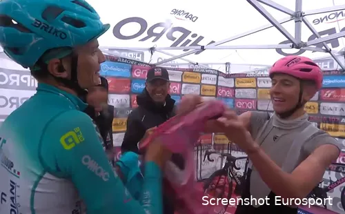 Pellizzari gets a present from Pogacar