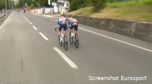 Bardet and Van den Broek pushed each other to the limit in the closing stages