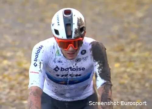 Thibau Nys enters with a pained expression