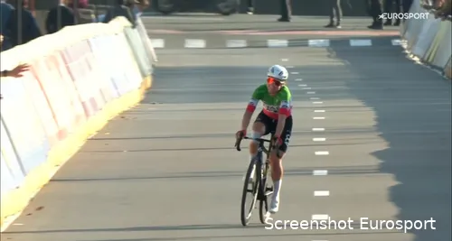 Longo Borghini soloed to victory in Dwars door Vlaanderen