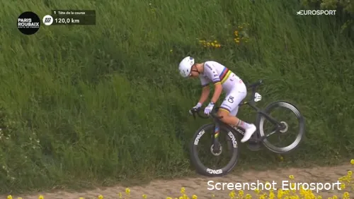 tadej-pogacar-lek-roubaix