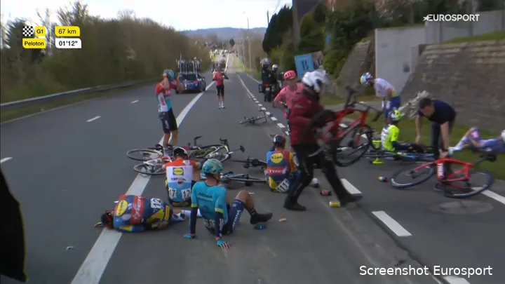 Three Lidl-Trek riders involved in major crash at Dwars door Vlaanderen, including team leader Mads Pedersen