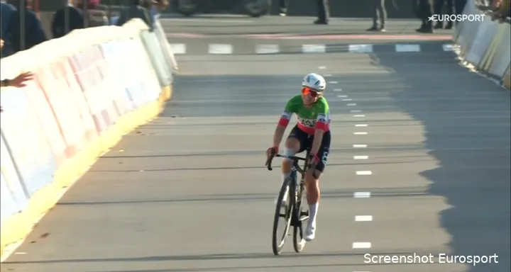 Longo Borghini soloed to victory in Dwars door Vlaanderen