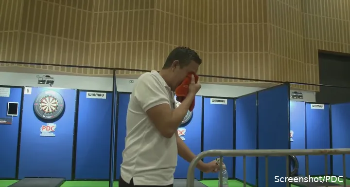 Ein emotionaler Perez reagiert auf seinen historischen Q-School-Triumph