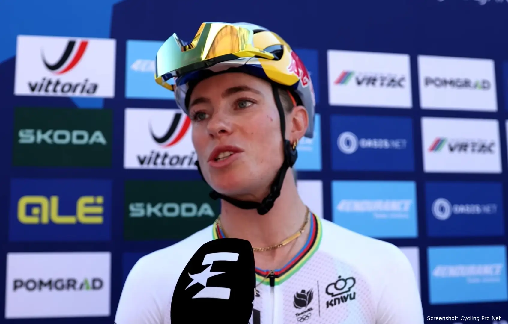 Demi Vollering at the start for the European Championships