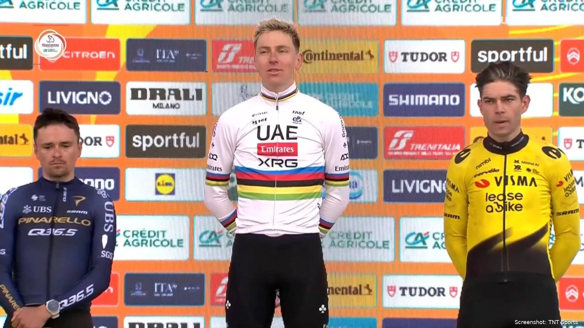 Tom Pidcock, Tadej Pogacar und Wout van Aert auf dem Podium von Milano-Sanremo 2026