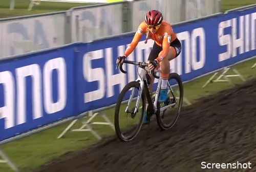 Van der Heijden in actie namens de Nederlandse selectie