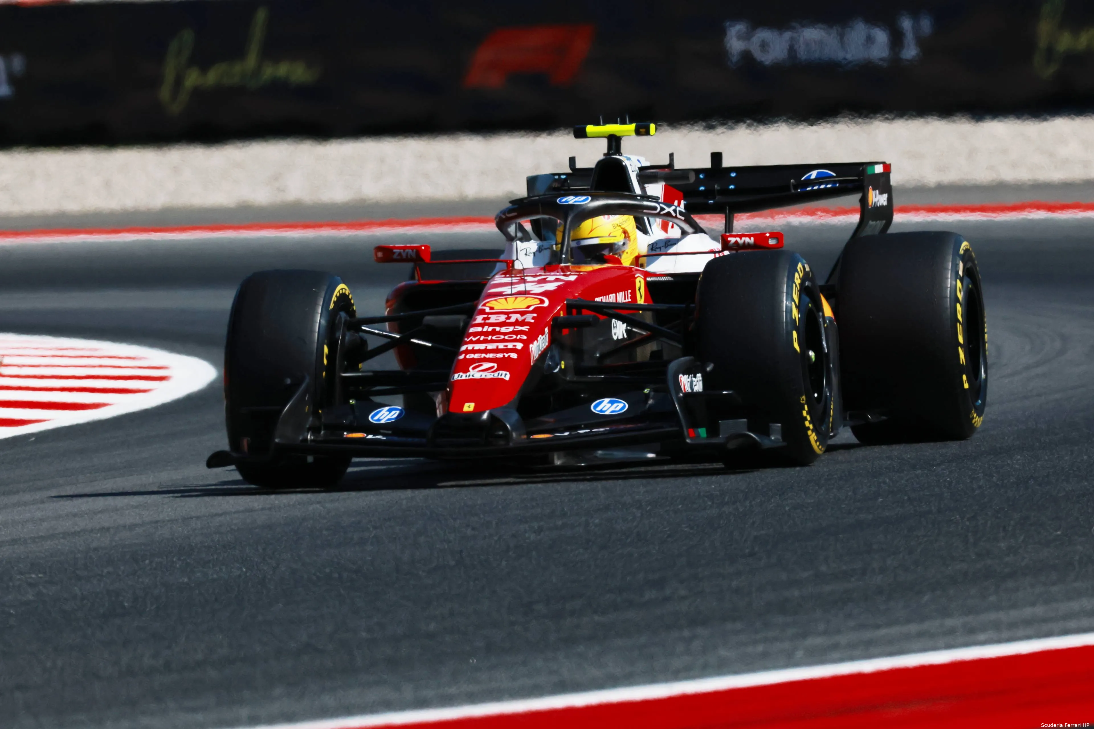 sf-26-ferrari-barcelona-lewis-hamilton--1
