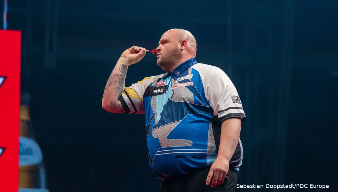 Adam Lipscombe throwing a dart.