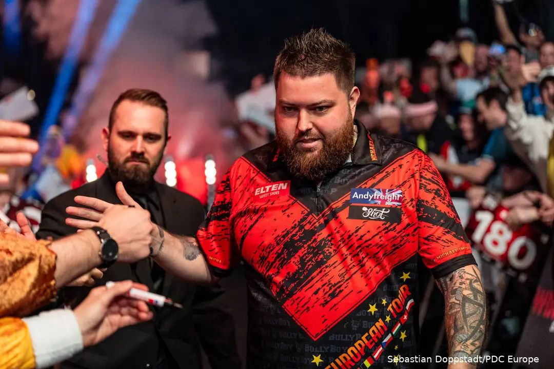 Michael Smith greets the fans.