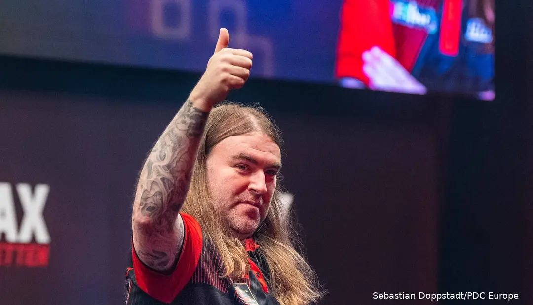 Ryan Searle acknowledging the crowd with his thumb