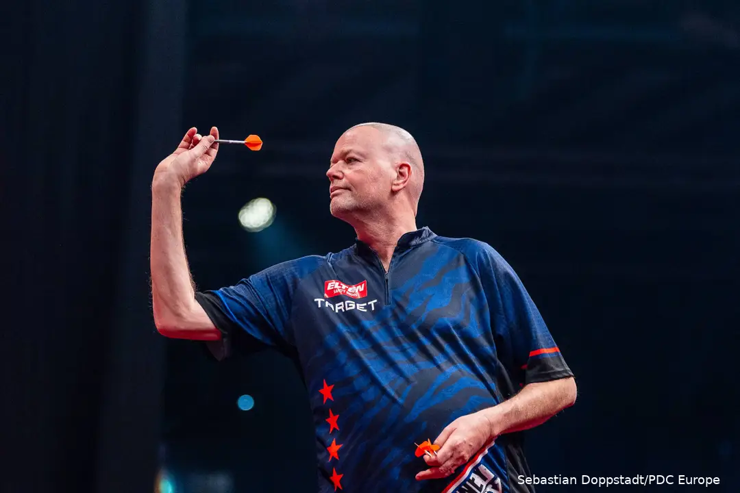 Raymond van Barneveld in action