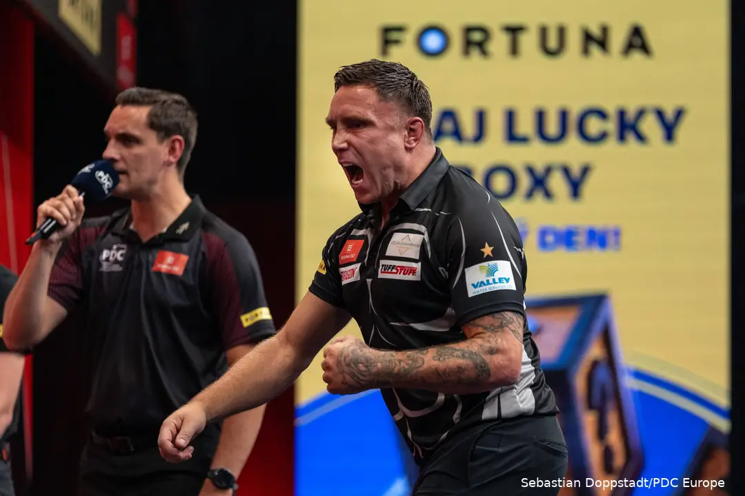 Gerwyn Price walking to board cheering