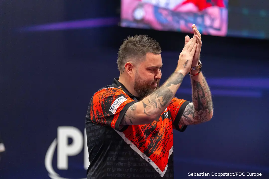 Michael Smith clapping