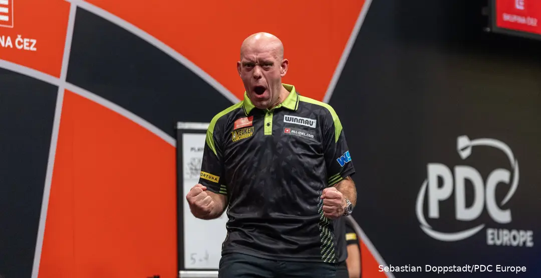 Michael van Gerwen celebrates