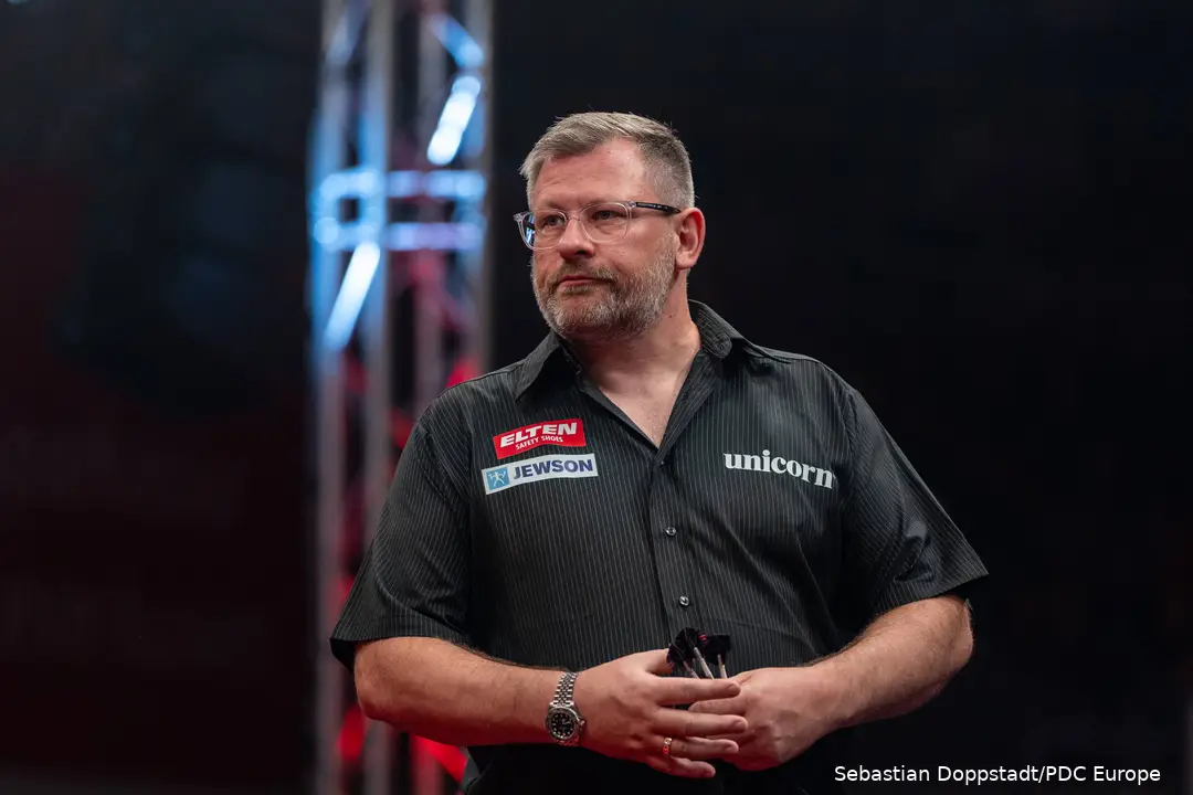 Nachdenklicher James Wade.