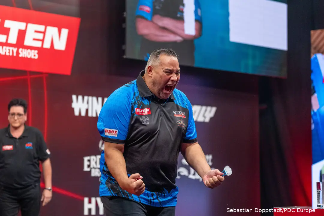 Jermaine Wattimena schreit seine Freude heraus.