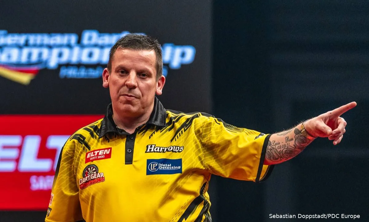 Dave Chisnall (2)