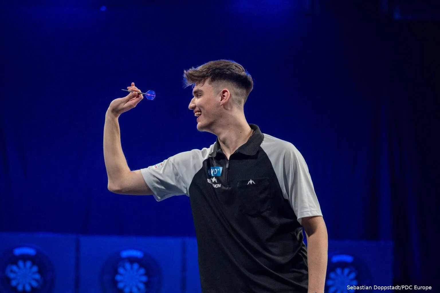 Yorick Hofkens throws with a smile.