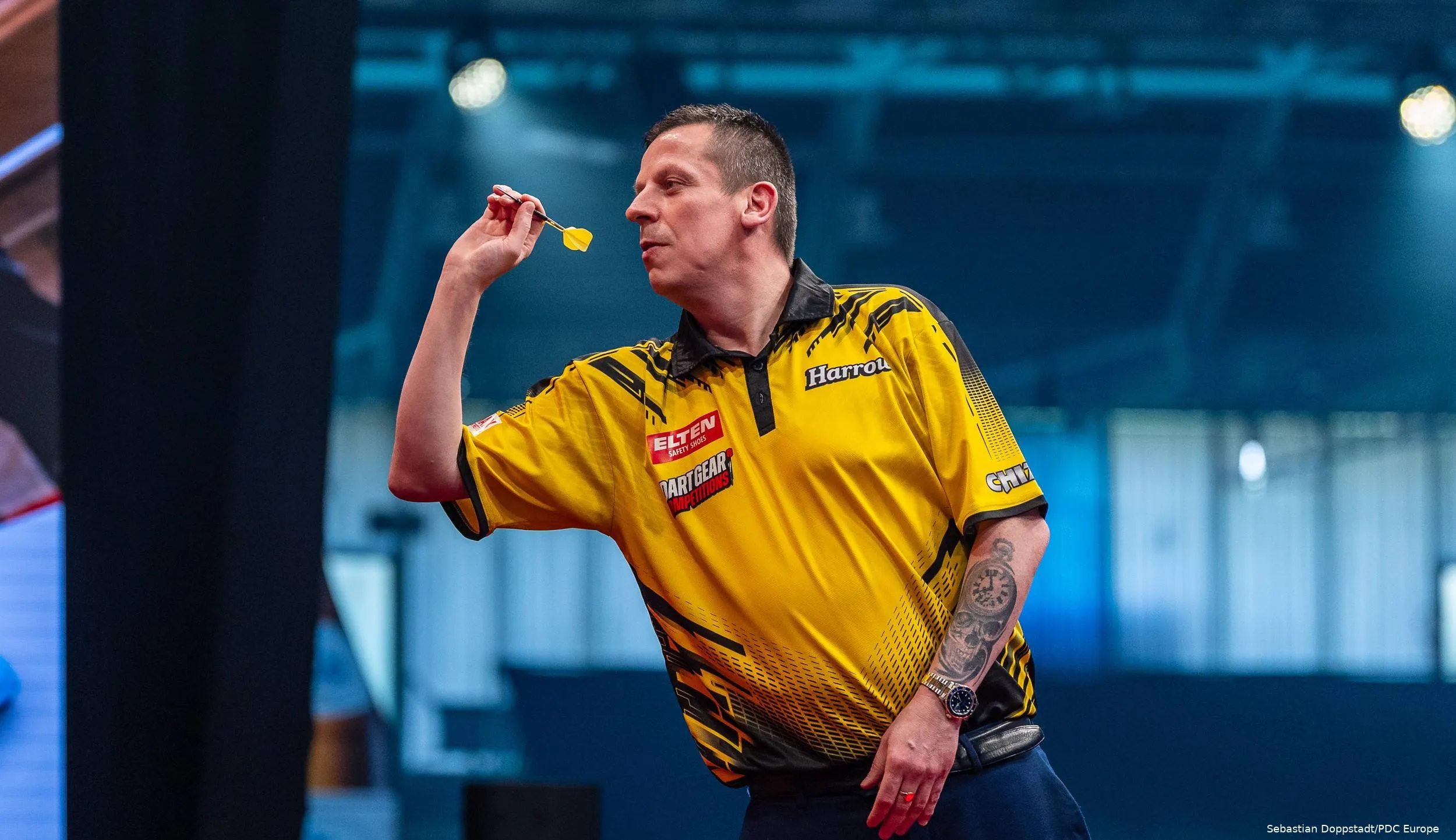 Dave Chisnall (2)
