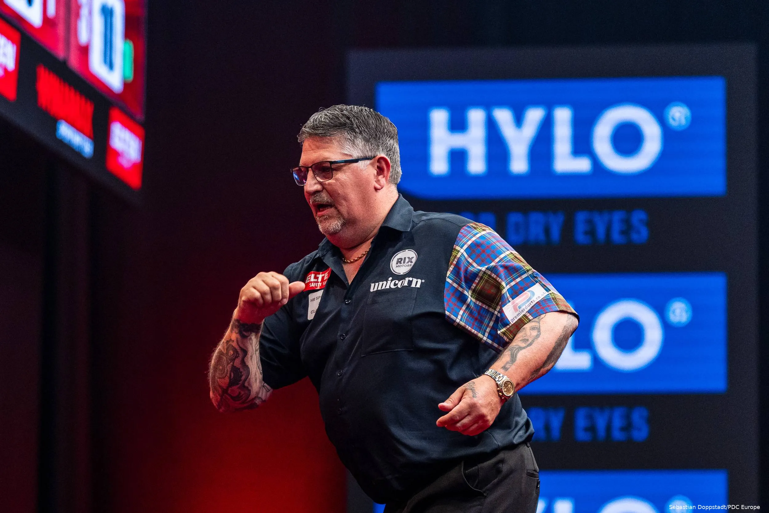 Gary Anderson showing signs of frustration on stage