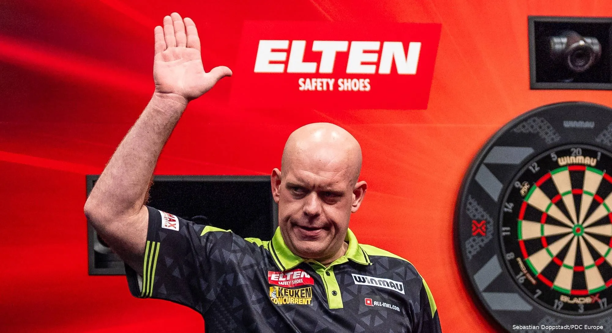 Michael van Gerwen waves.