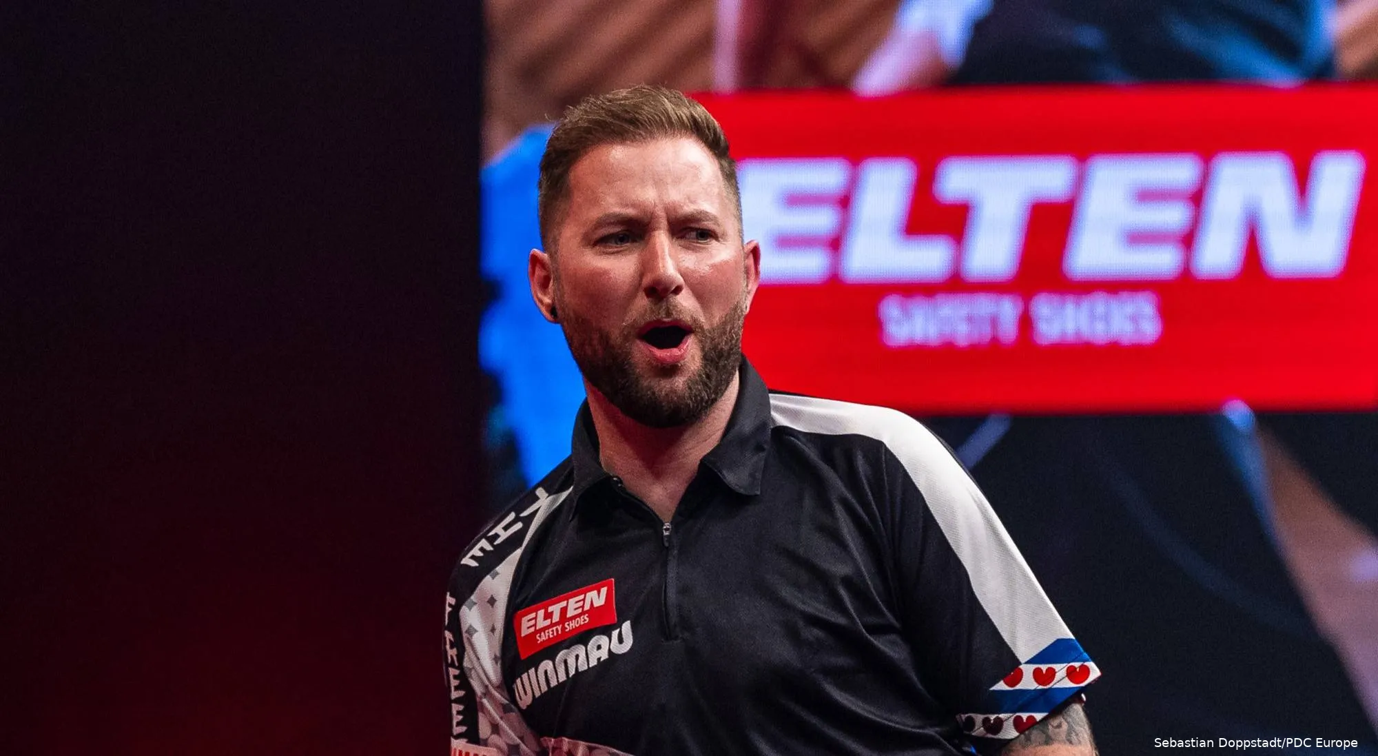 Danny Noppert in actie op de European Darts Grand Prix