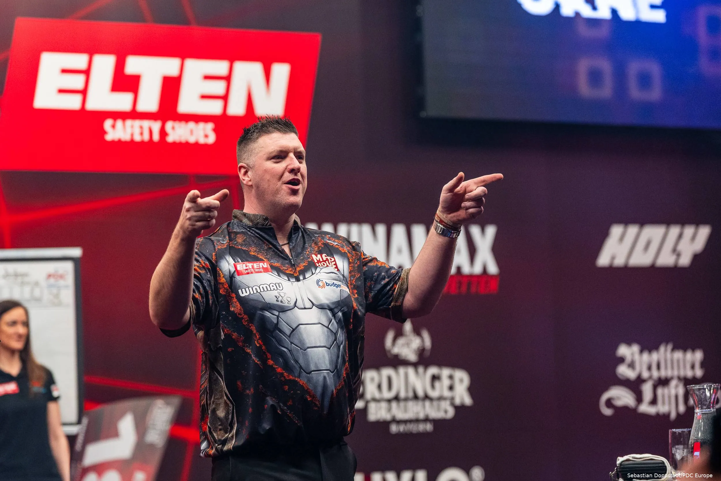 Daryl Gurney (2)