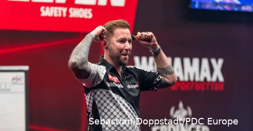 Danny Noppert ballt die Fäuste in Richtung Publikum