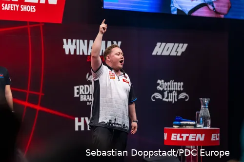 Martin Schindler sorgt beim Walk-on im Sindelfinger Glaspalast für Gänsehautstimmung