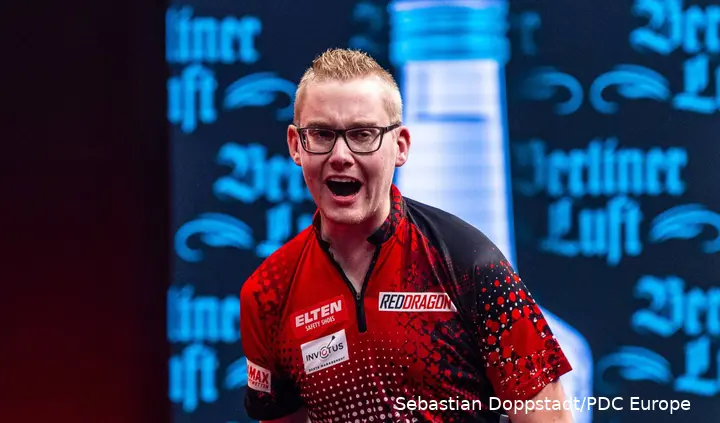 Jurjen van der Velde roaring on stage