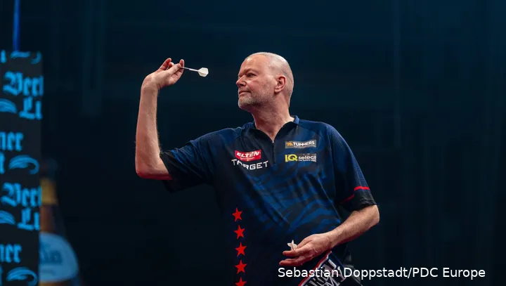 Raymond van Barneveld in action