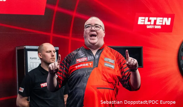 Stephen Bunting celebrating on stage