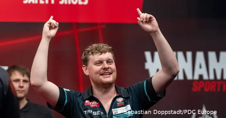 Kevin Doets points to the sky.