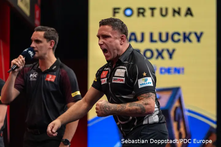 Gerwyn Price walking to board cheering
