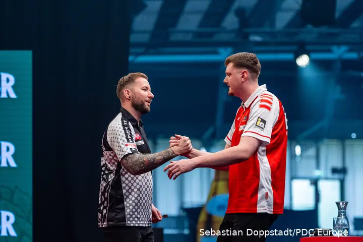 Danny Noppert und Niko Springer beim Handshake.