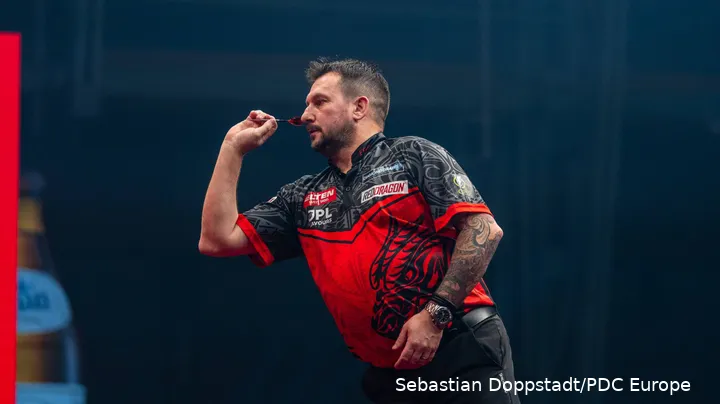 Jonny Clayton baut mit seinem dritten Wochensieg der Saison in Brighton seine Führung in der Tabelle der Premier League Darts weiter aus