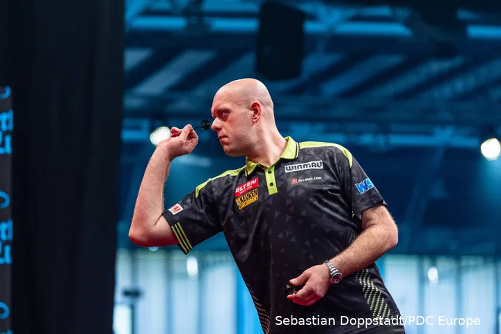 Michael van Gerwen in Aktion während eines Turniers