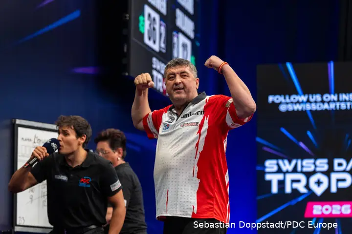 Mensur Suljovic jubelt.