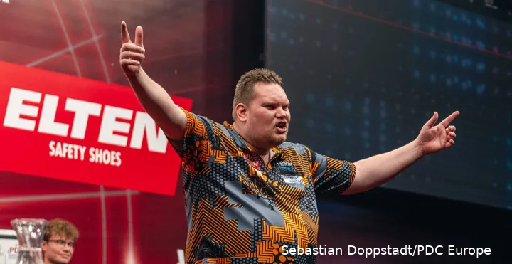 Wesley Plaisier houdt zijn armen wijd in de lucht na een sterke prestatie op de European Tour