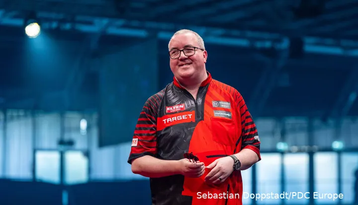 Stephen Bunting lacht.