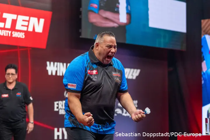 Jermaine Wattimena schreeuwt het uit van blijdschap