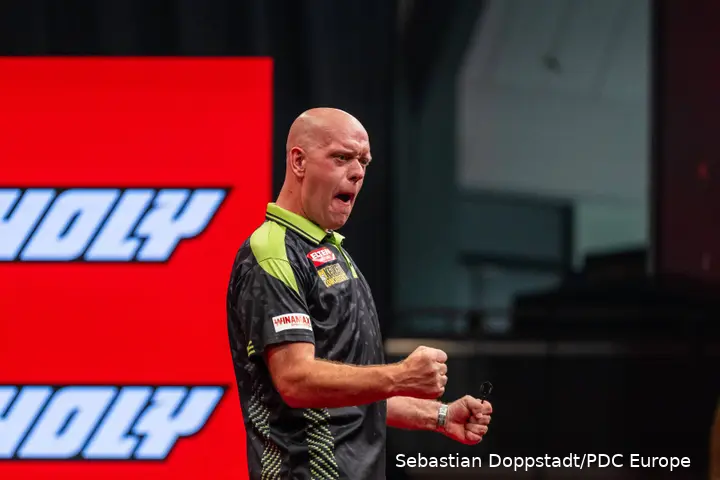 Michael van Gerwen balt de vuisten