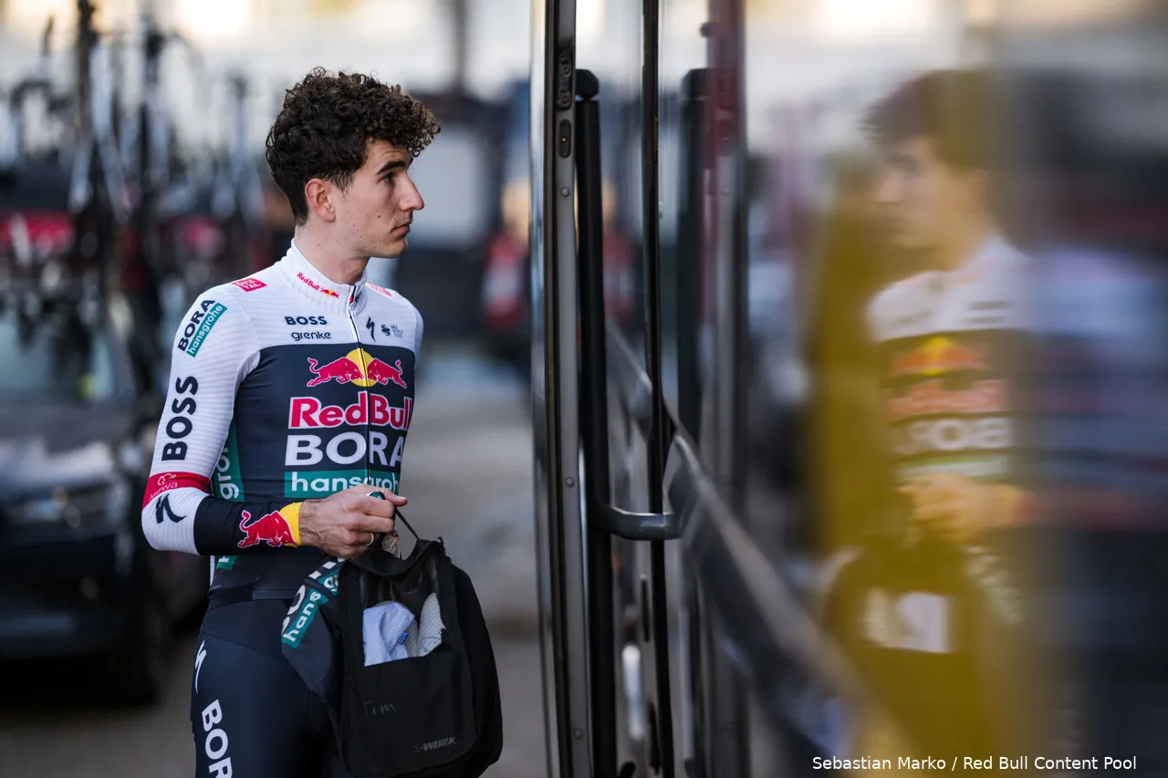 Tim Van Dijke tiene que superar una caída en la Vuelta a España