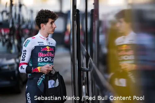 Tim Van Dijke tiene que superar una caída en la Vuelta a España
