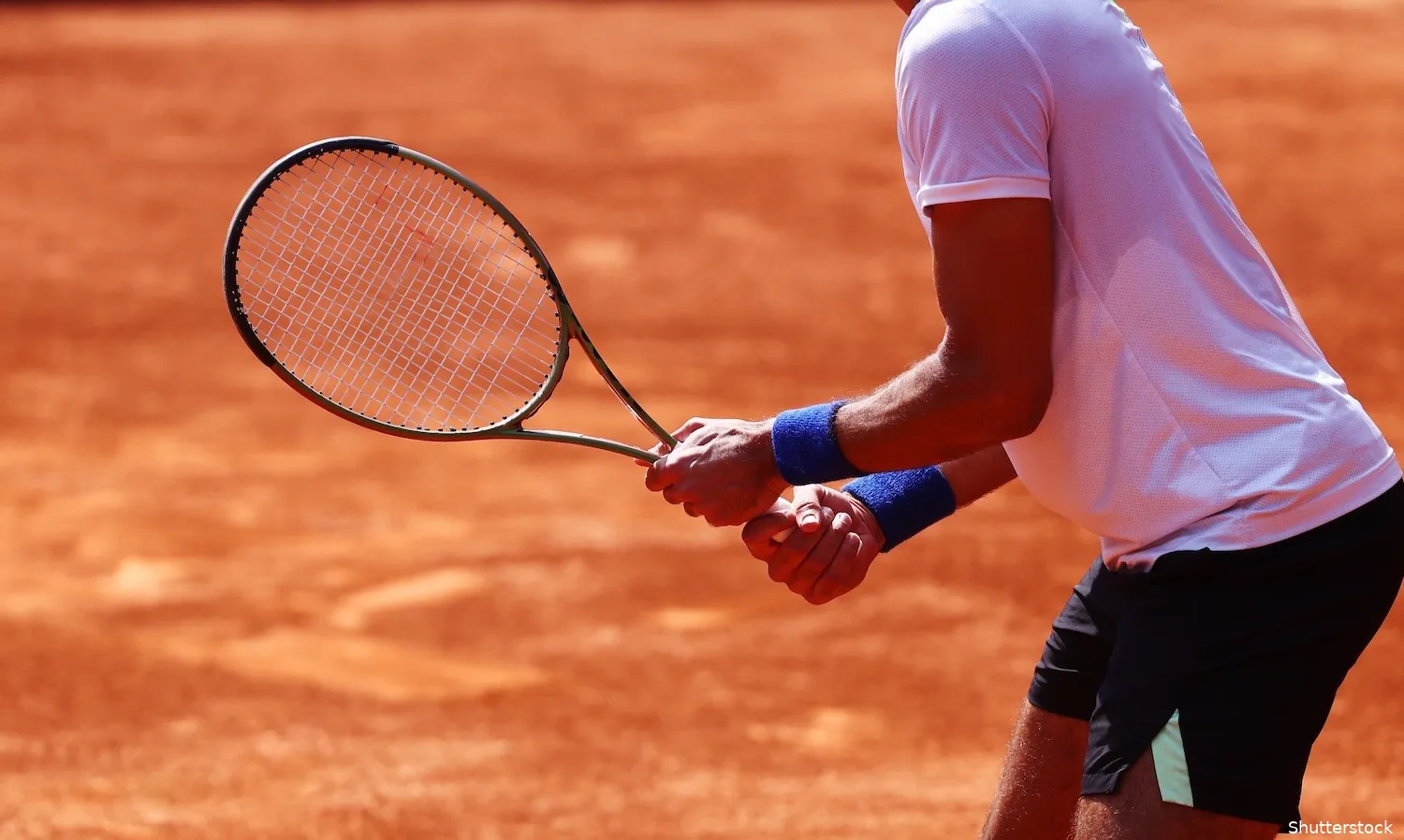tennis-racket-ball-clay