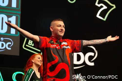 Nathan Aspinall verteidigt seinen Titel in Blackpool