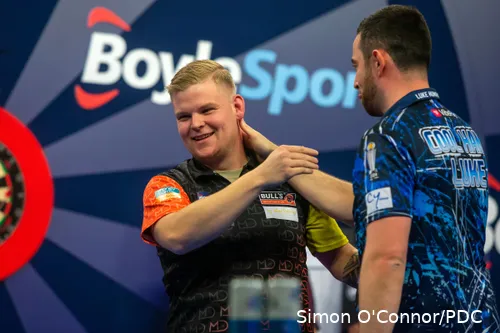 Luke Humphries verloor in de finale van de World Grand Prix met 6-4 van Mike De Decker
